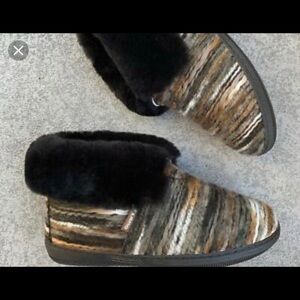 GENTLY USED LAMO BOHEMIAN STYLE YARN BOOTIES